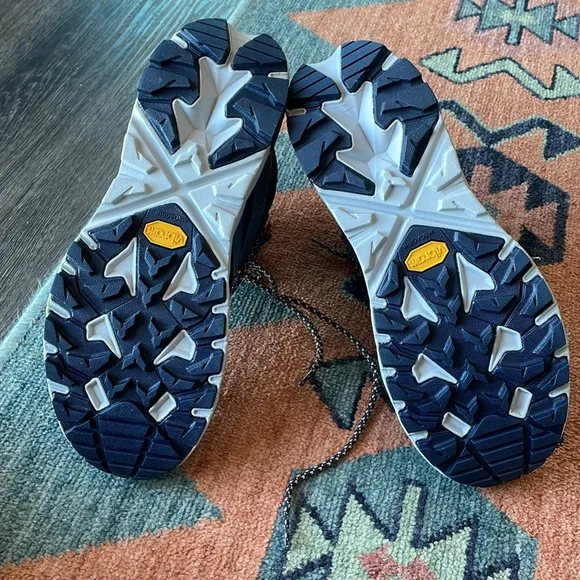 NWB Hoka Anacapa Mid GTX Sneakers