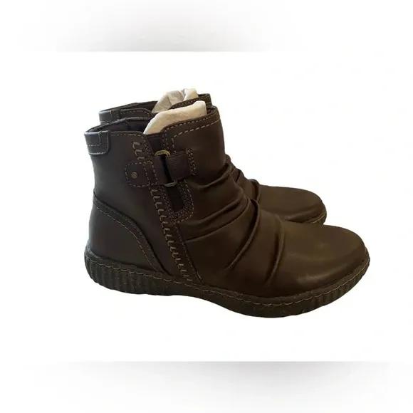 NWOB Clarks Collection Women’s Caroline Leather Ruched Ankle Boots