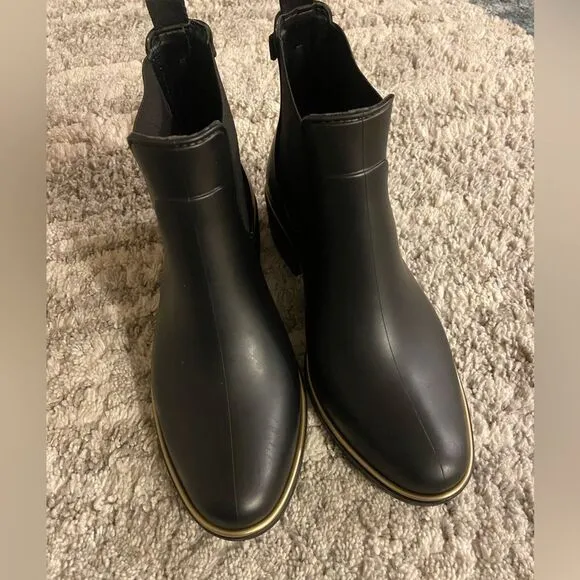 NWOB Kate Spade Sedgewick Rain Boots water resistant Round Toe heels Sz 7 black