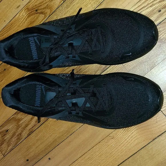 NWOT-Mens Nike Running Sneakers.   Size 9.5.