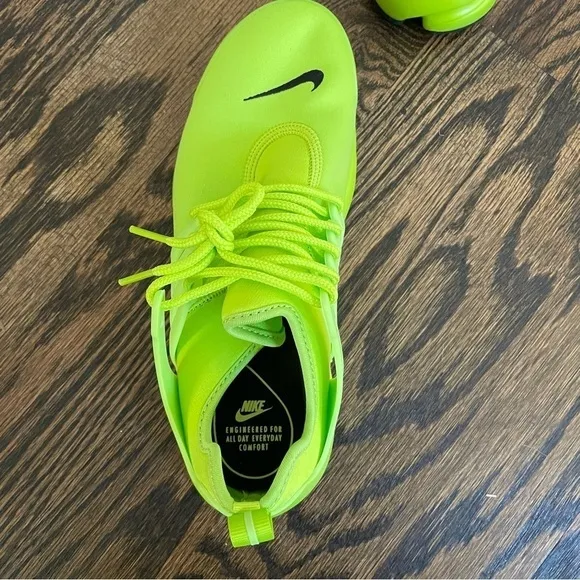 NWOT Nike Air Presto Womens Shoes Atomic Green Black DV2228-300