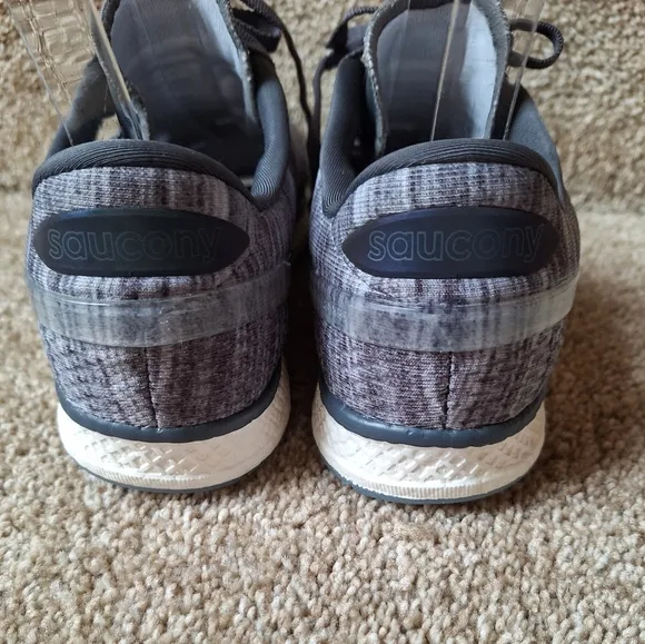 NWOT Saucony Freedom Mens Running Sneakers Gray/White Halographic Size 7