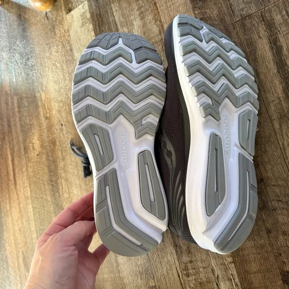 NWOT Saucony Ride 14 Women’s Sneakers