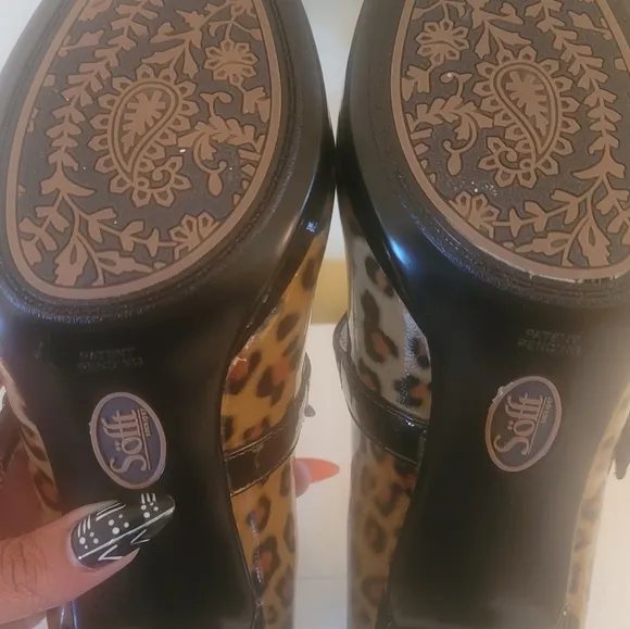NWOT Sofft Mary Jane Brown Black Genuine Leather Leopard Mary Jane Shoes Heels