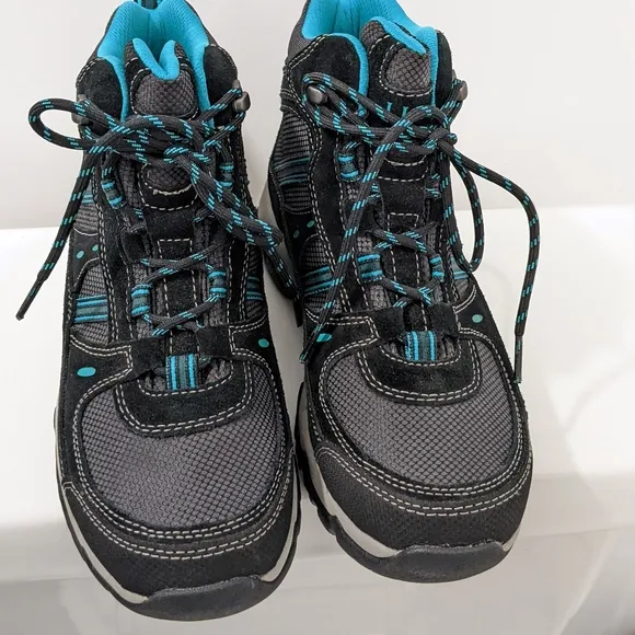 NWOT waterproof hiking shoes by L.L bean