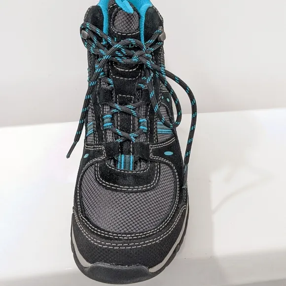 NWOT waterproof hiking shoes by L.L bean