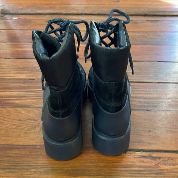 NWT Franco Sarto Balinhike suede lace up water resistant lugged sole snow boots