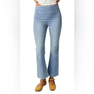 NWT FREE PEOPLE IN MY FEELINGS CROPPED SLIM FLARE JEANS IN BERMONDSEY BLUE