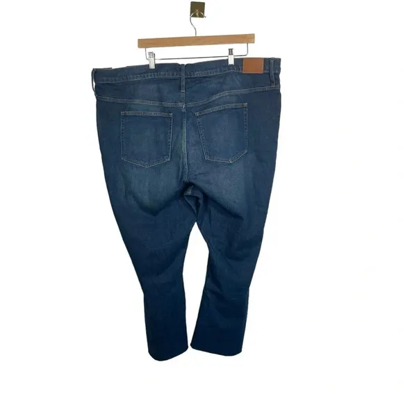 NWT J. Crew 9’’ Demi Boot Crop Jeans in Medium Wash Size 37