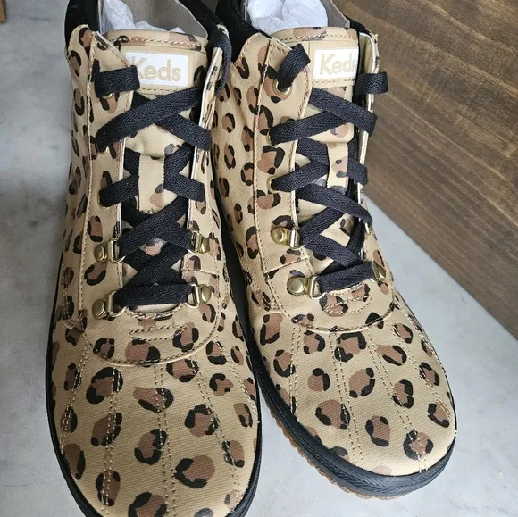 NWT Keds scout kids boots leopard water resistant size 5 M