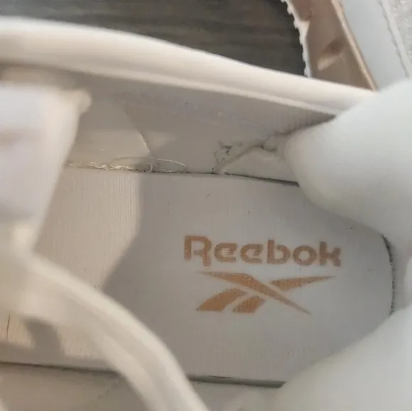NWT Kids REEBOK Zig Sneakers Running Athletic White/Rose Gold Size 3
