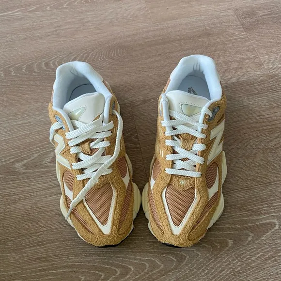 NWT NEW BALANCE 9060 CASUAL SHOES beige