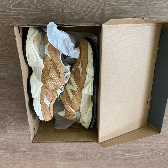 NWT NEW BALANCE 9060 CASUAL SHOES beige