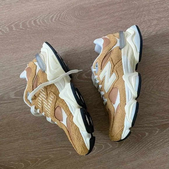 NWT NEW BALANCE 9060 CASUAL SHOES beige