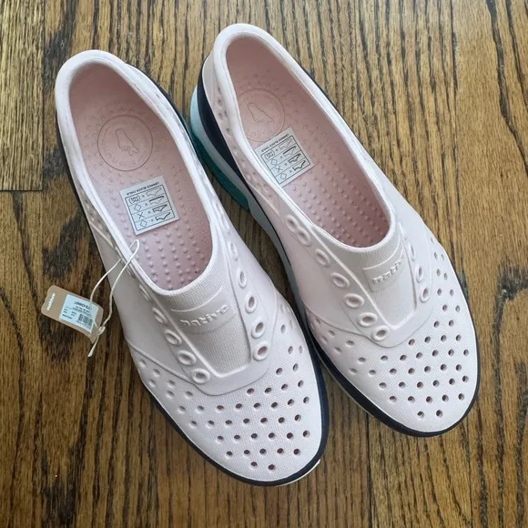 NWT New NATIVE Lennox Block Slip On Water Shoes Pale Pink Navy White Kids 1