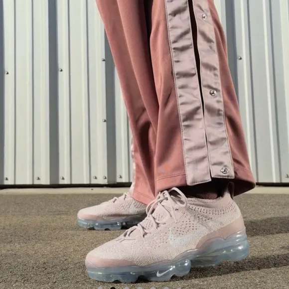 🔵”NWT” NIKE Vapormax Flyknit Pink Sneakers