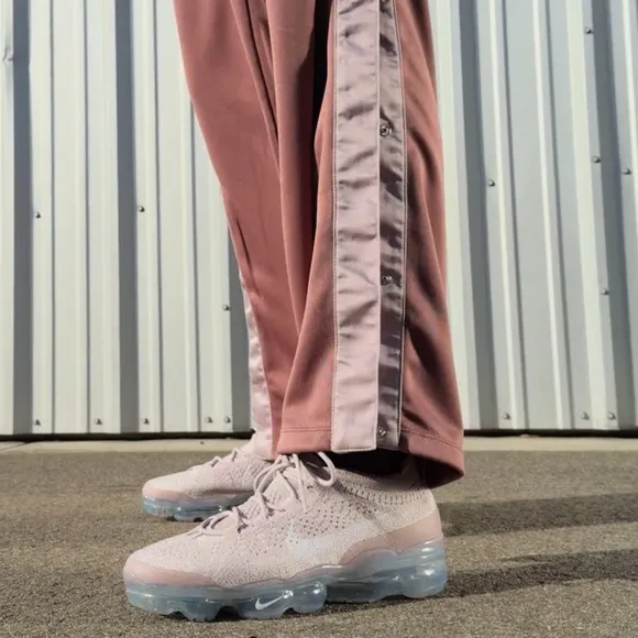 🔵”NWT” NIKE Vapormax Flyknit Pink Sneakers