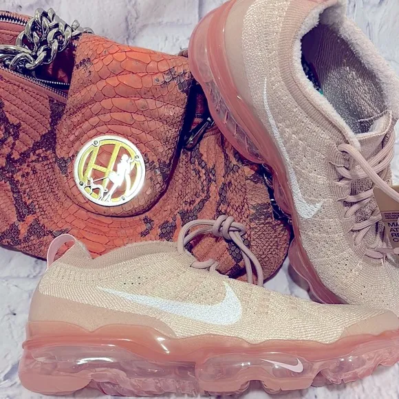 🔵”NWT” NIKE Vapormax Flyknit Pink Sneakers