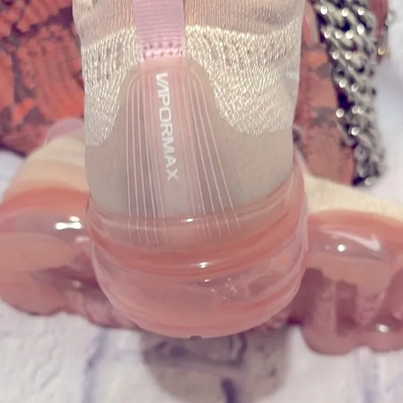 🔵”NWT” NIKE Vapormax Flyknit Pink Sneakers