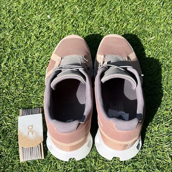 NWT On Cloud 5 Sneakers with extra laces