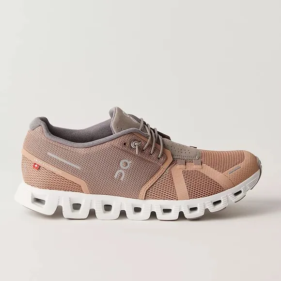 NWT On Cloud 5 Sneakers with extra laces