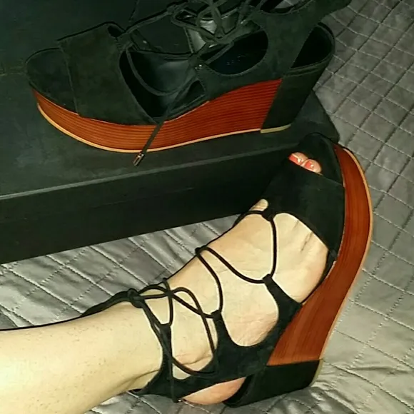 Nwt rebecca Minkoff suede lace up sandals black