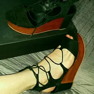 Nwt rebecca Minkoff suede lace up sandals black