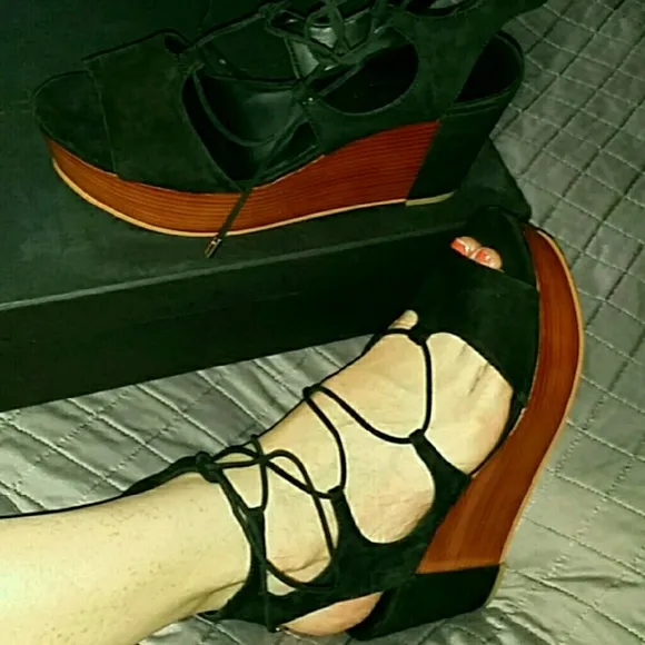 Nwt rebecca Minkoff suede lace up sandals black