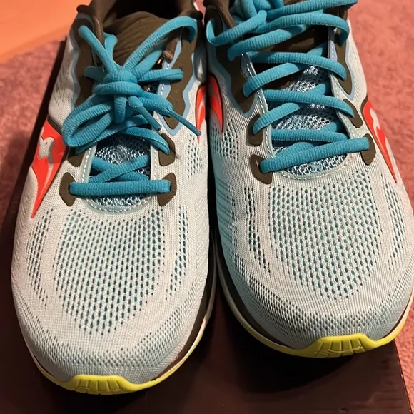 NWT size 11.5 saucony ride 14
