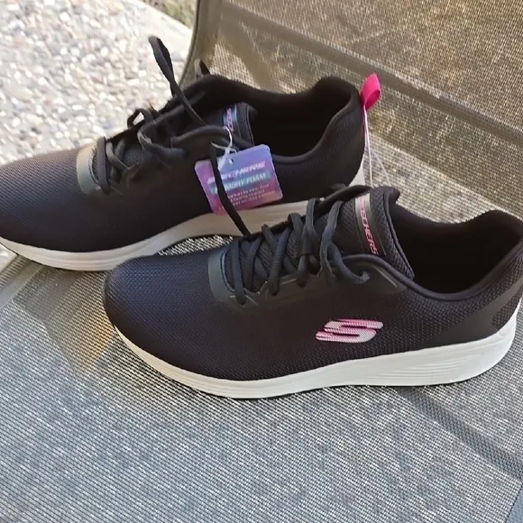 NWT Skechers Womens Go Walk Joy Ecstatic Black and Pink Shoes