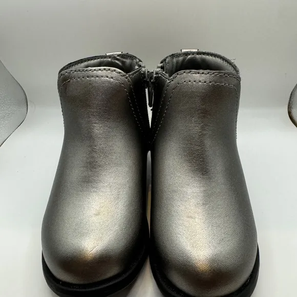 NWT Stride Rite Toddler Girls Size 7W Memory Foam Silver Star Booties Shoes