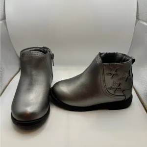 NWT Stride Rite Toddler Girls Size 7W Memory Foam Silver Star Booties Shoes
