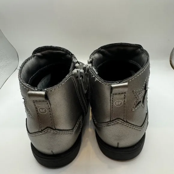 NWT Stride Rite Toddler Girls Size 7W Memory Foam Silver Star Booties Shoes