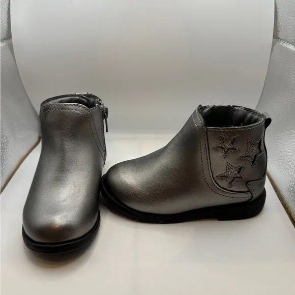 NWT Stride Rite Toddler Girls Size 7W Memory Foam Silver Star Booties Shoes