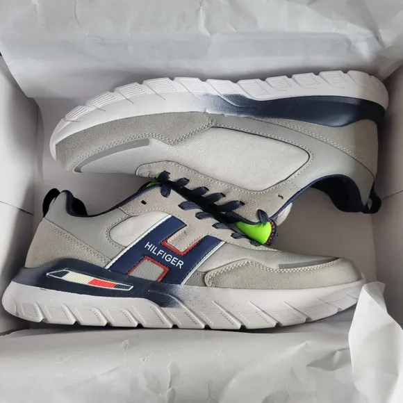 NWT Tommy Hilfiger Nanuet Jogger with 'H' Logo Sneakers Light Gray Green 10.5 M