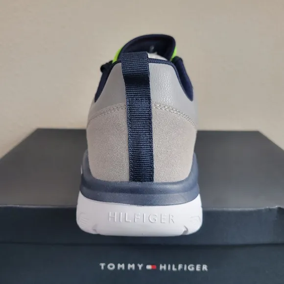 NWT Tommy Hilfiger Nanuet Jogger with 'H' Logo Sneakers Light Gray Green 10.5 M