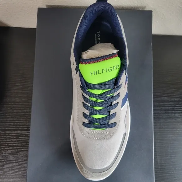 NWT Tommy Hilfiger Nanuet Jogger with 'H' Logo Sneakers Light Gray Green 10.5 M