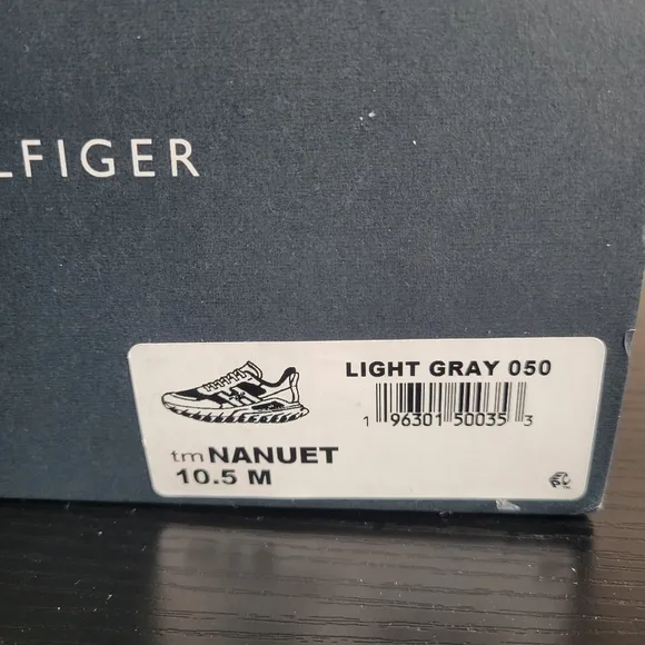 NWT Tommy Hilfiger Nanuet Jogger with 'H' Logo Sneakers Light Gray Green 10.5 M