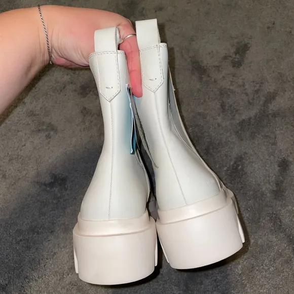 NWT TOMS Rowan Water Resistant Light Sand Leather Ankle Boots Size 5