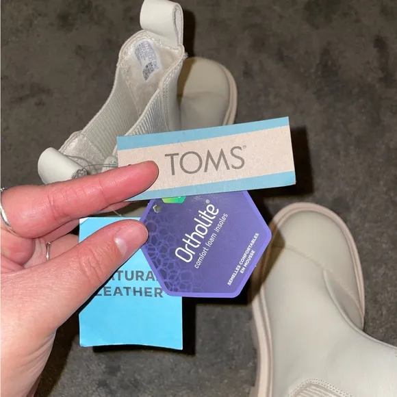 NWT TOMS Rowan Water Resistant Light Sand Leather Ankle Boots Size 5