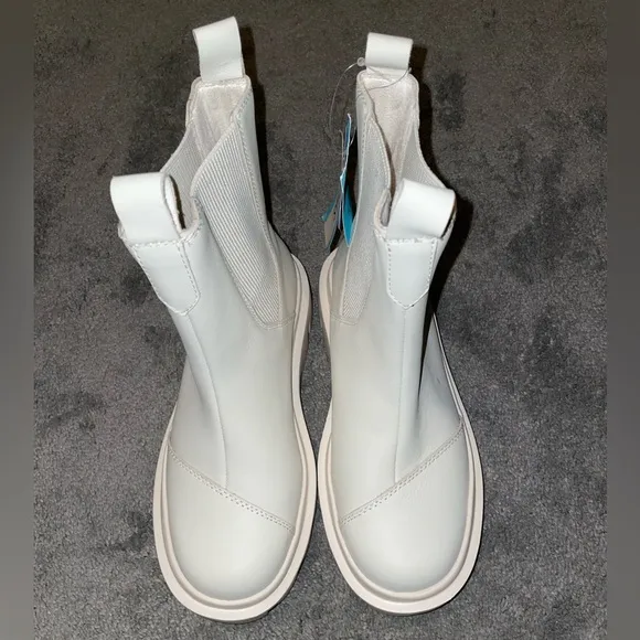 NWT TOMS Rowan Water Resistant Light Sand Leather Ankle Boots Size 5