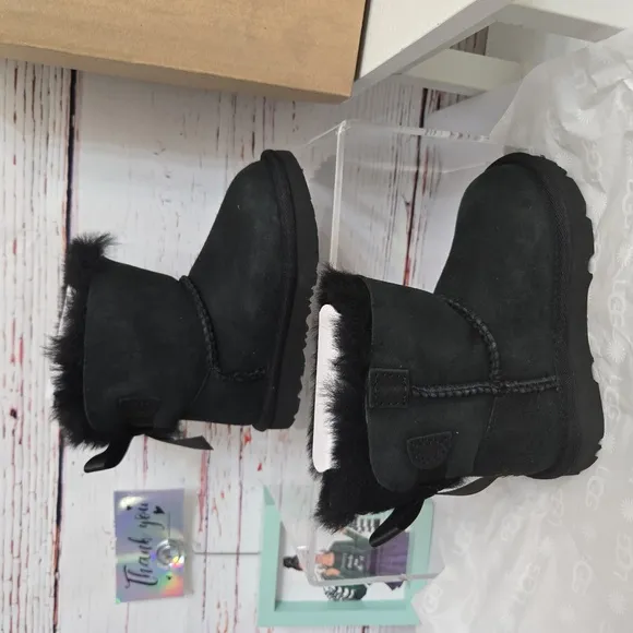 NWT UGG Girl's Mini Bailey Bow Water Resistant Boots Toddler Size 7