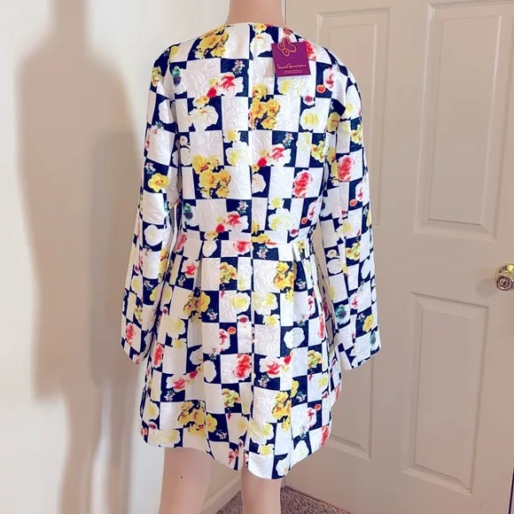 NWT White Floral Button-down Jacket Size Small /Medium