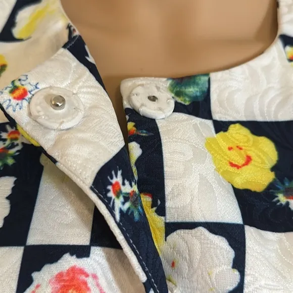 NWT White Floral Button-down Jacket Size Small /Medium