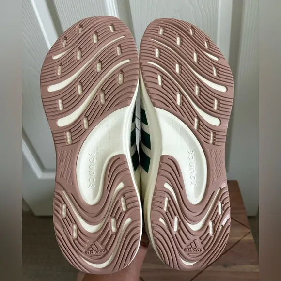 NWT Women Adidas Edge LUX VI Running sneakers. Size 11 TTS
