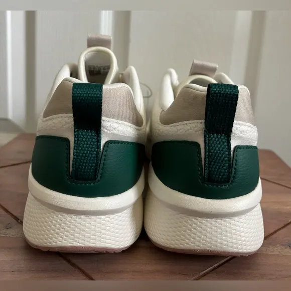 NWT Women Adidas Edge LUX VI Running sneakers. Size 11 TTS