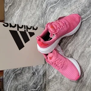NWT Women's Adidas Swift Run 23 Running Sneakers
