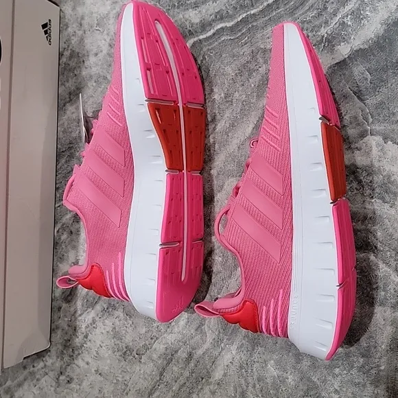 NWT Women's Adidas Swift Run 23 Running Sneakers