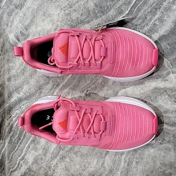 NWT Women's Adidas Swift Run 23 Running Sneakers