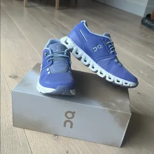 On Cloud 5 Running Sneakers - Blueberry/Feather
